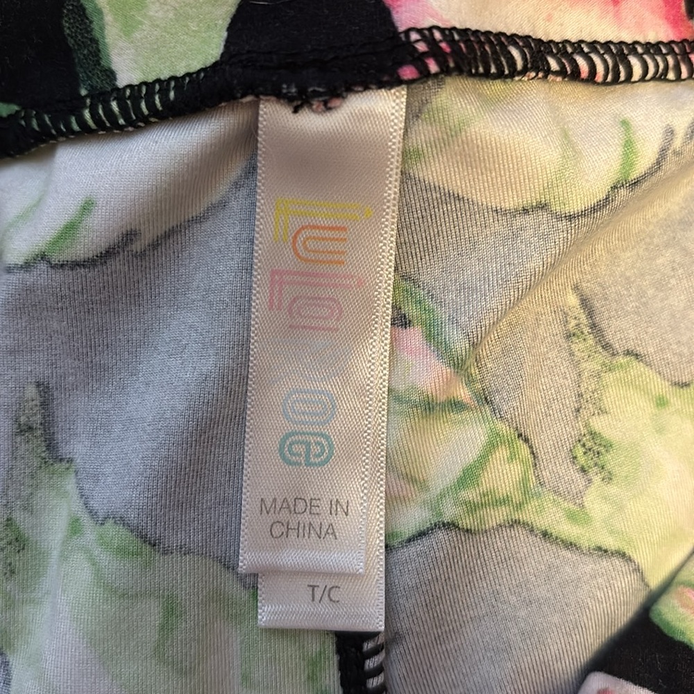LuLaRoe leggings in size tall and curvy - Picture 4 of 4